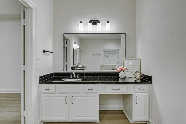 Building Photo - 5 Versante Ct