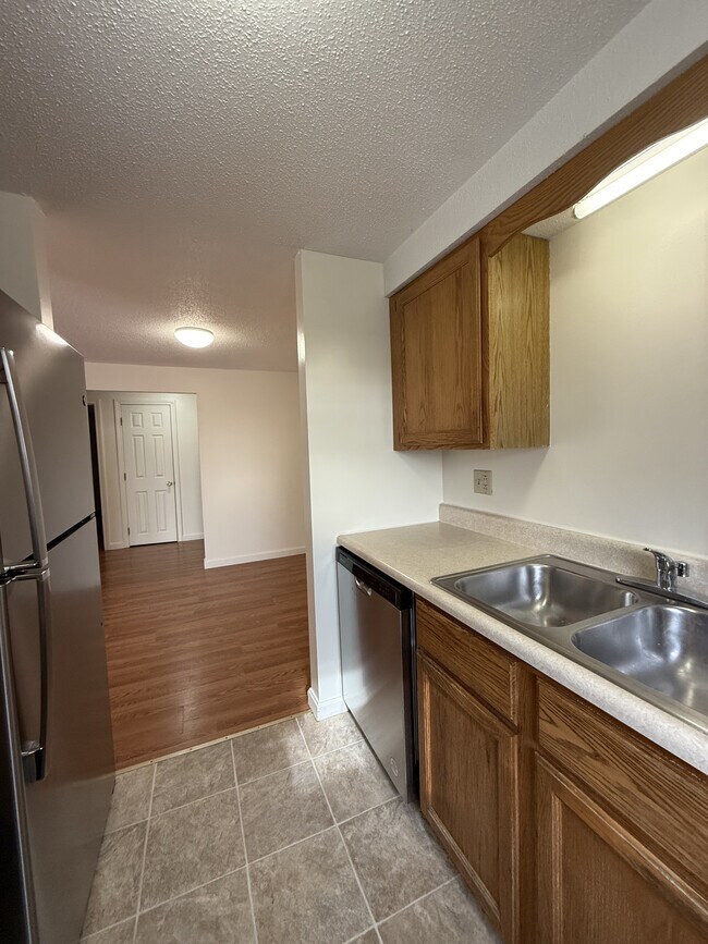 Building Photo - 826 State St