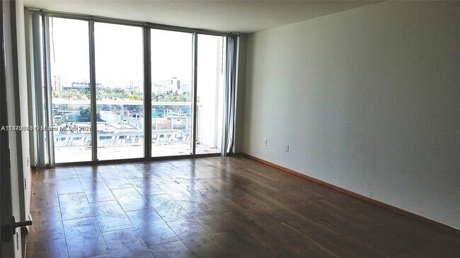 Building Photo - 1800 Sunset Harbour Dr