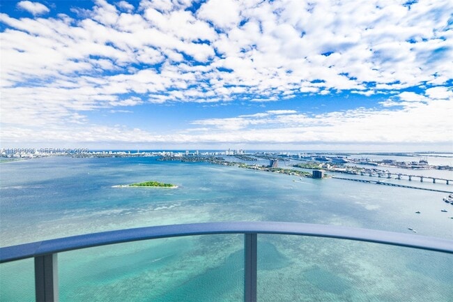 Building Photo - 700 NE 24th St