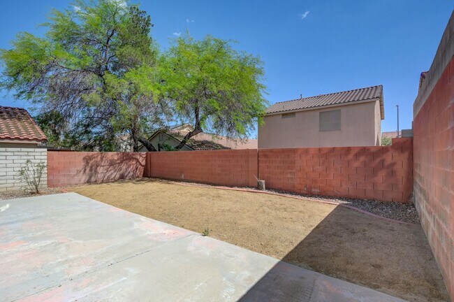 Building Photo - 8621 W Grand Pine Ave