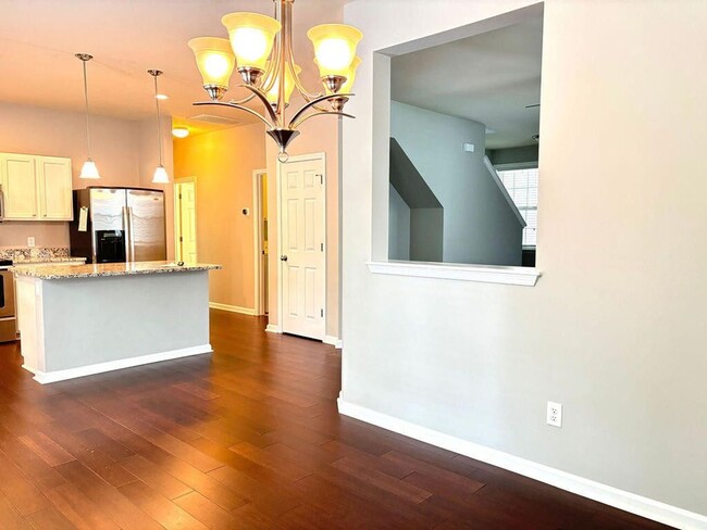 Building Photo - Available Now-Beautiful 4 BR/3BA Home