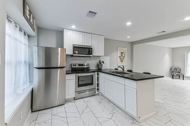 Building Photo - 6853 Chasewood Dr