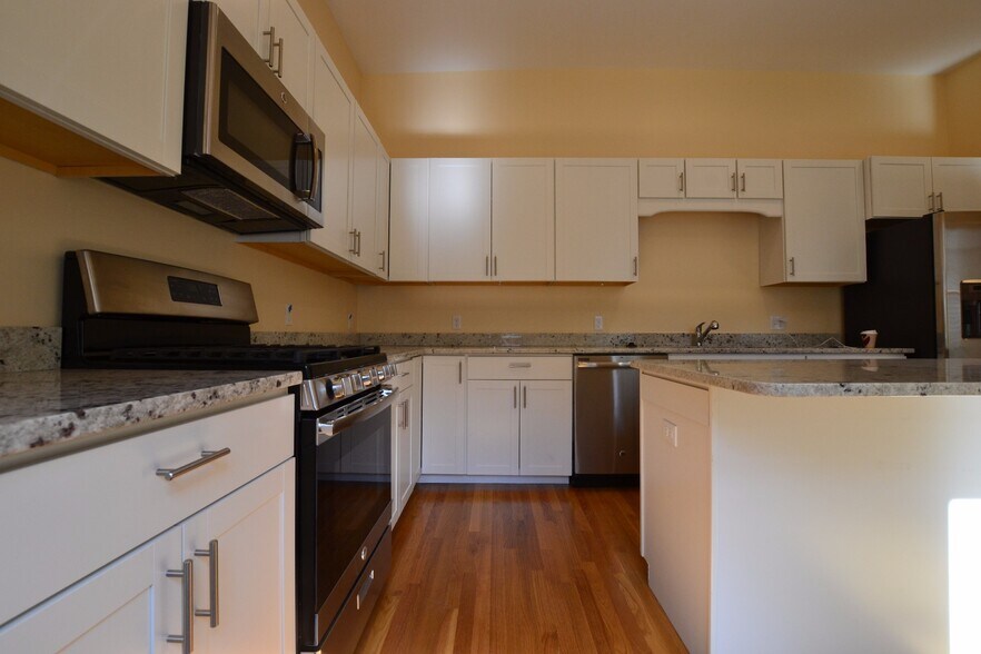 Primary Photo - 9 Griggs Pl