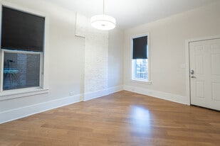 Building Photo - 2246 N Clark St