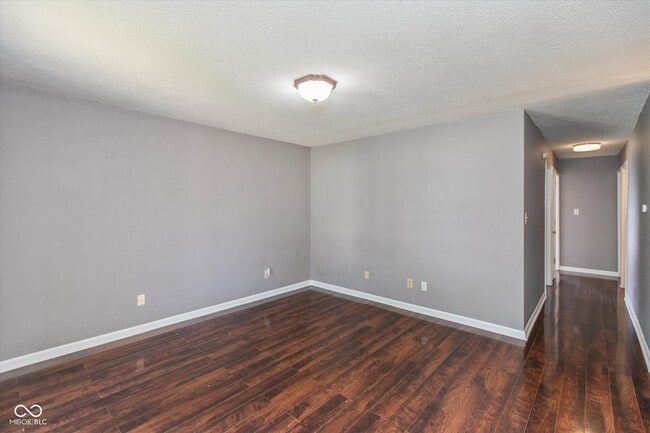 Building Photo - 1009 Ebony Cir