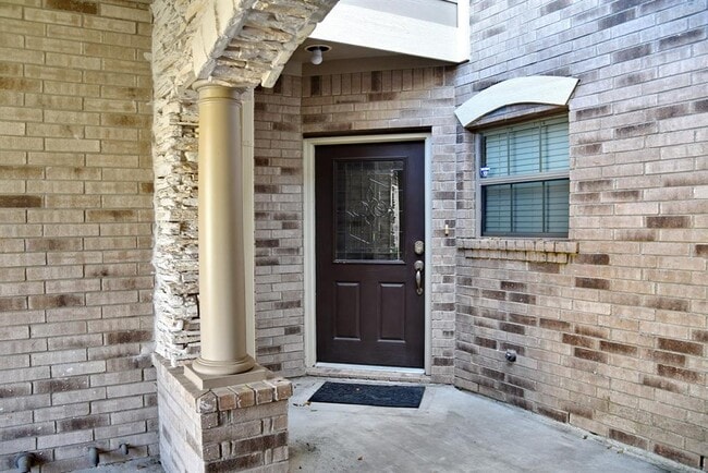 Building Photo - 16016 Summerville Lake Dr