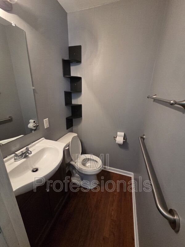 Building Photo - 218 Walcott Dr