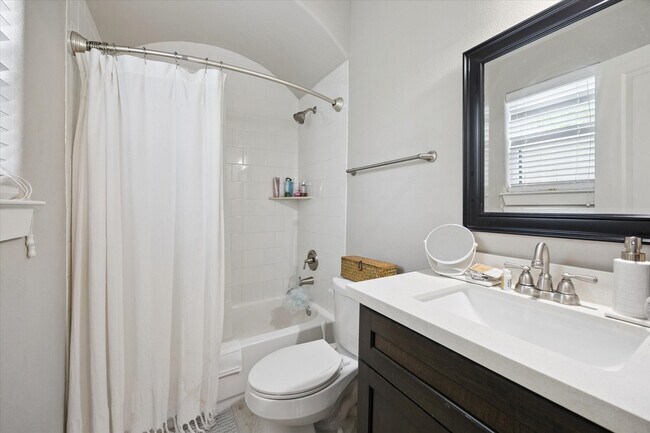 Building Photo - 2504 Beall St