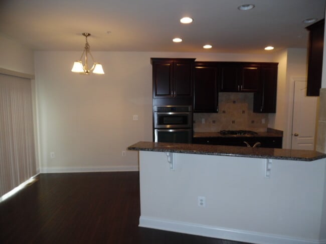 Building Photo - Luxury Townhome- Anne Arundel, MD