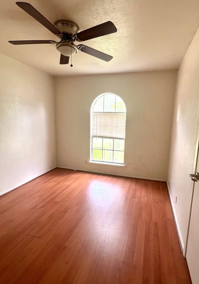 Building Photo - Affordable Comfort 3 Bedroom with 1.5 Bath Home