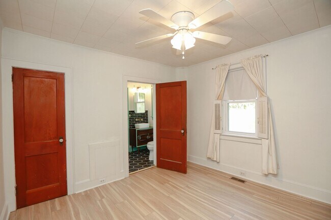 Building Photo - 768 Mayfield Ave