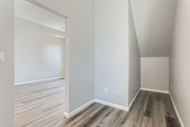 Building Photo - 5315 E 63rd Pl