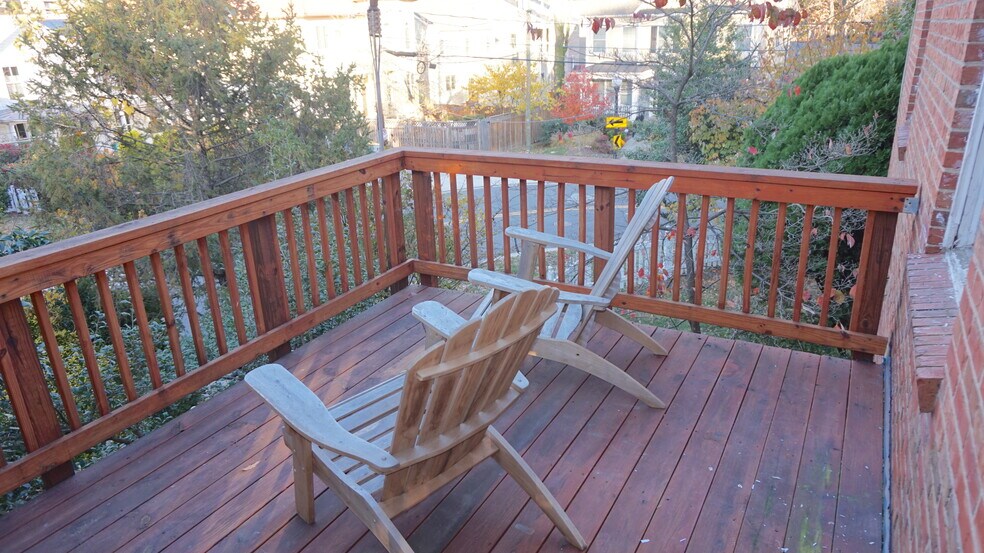 Large Deck Unit B - 1048 N Danville St