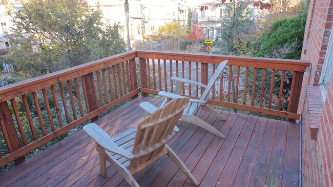 Large Deck Unit B - 1048 N Danville St