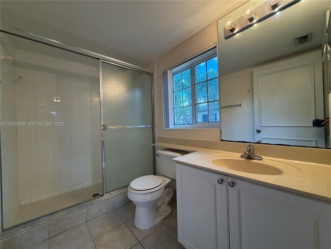 Building Photo - 1600 Crestwood Ct S