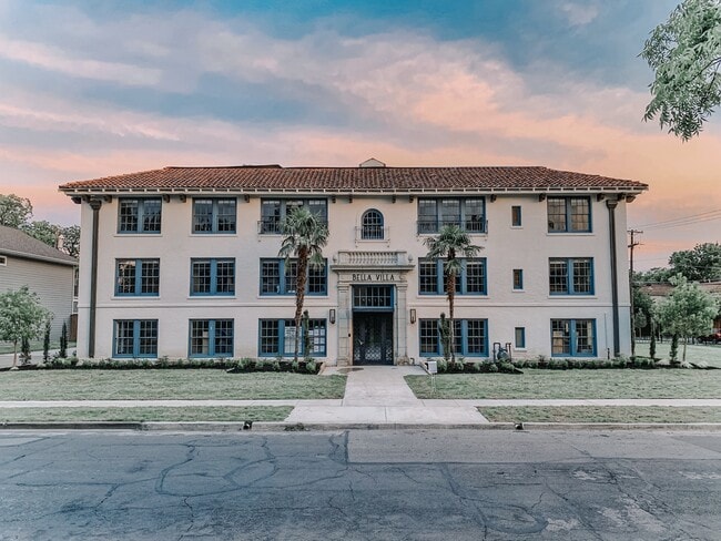 Building Photo - Bella Villa