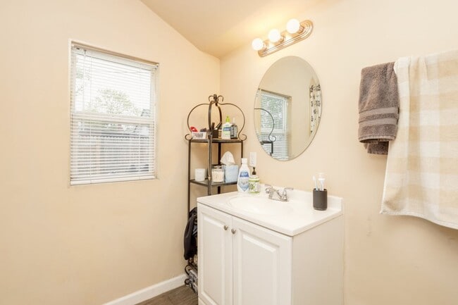 Building Photo - Renovated and Roomy 3 Bedroom Home in the ...