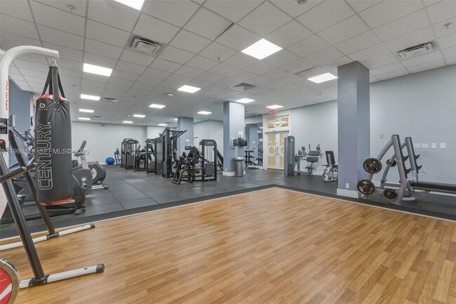 Building Photo - 2030 S Ocean Dr
