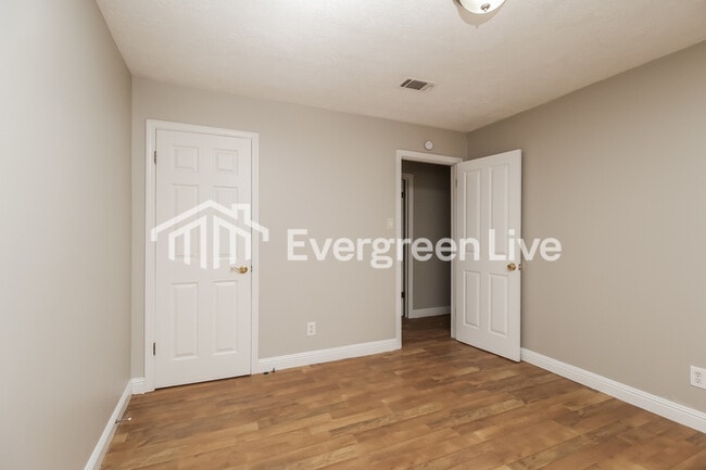 Building Photo - 224 Thomason St