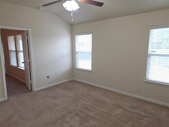 Building Photo - 602 Mitchell Dr