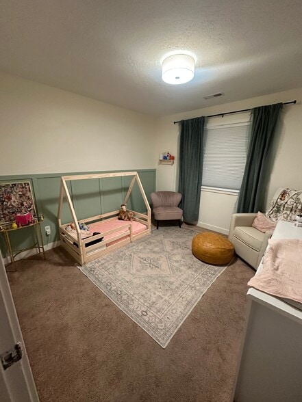 Building Photo - 1097 N Cedar Blvd