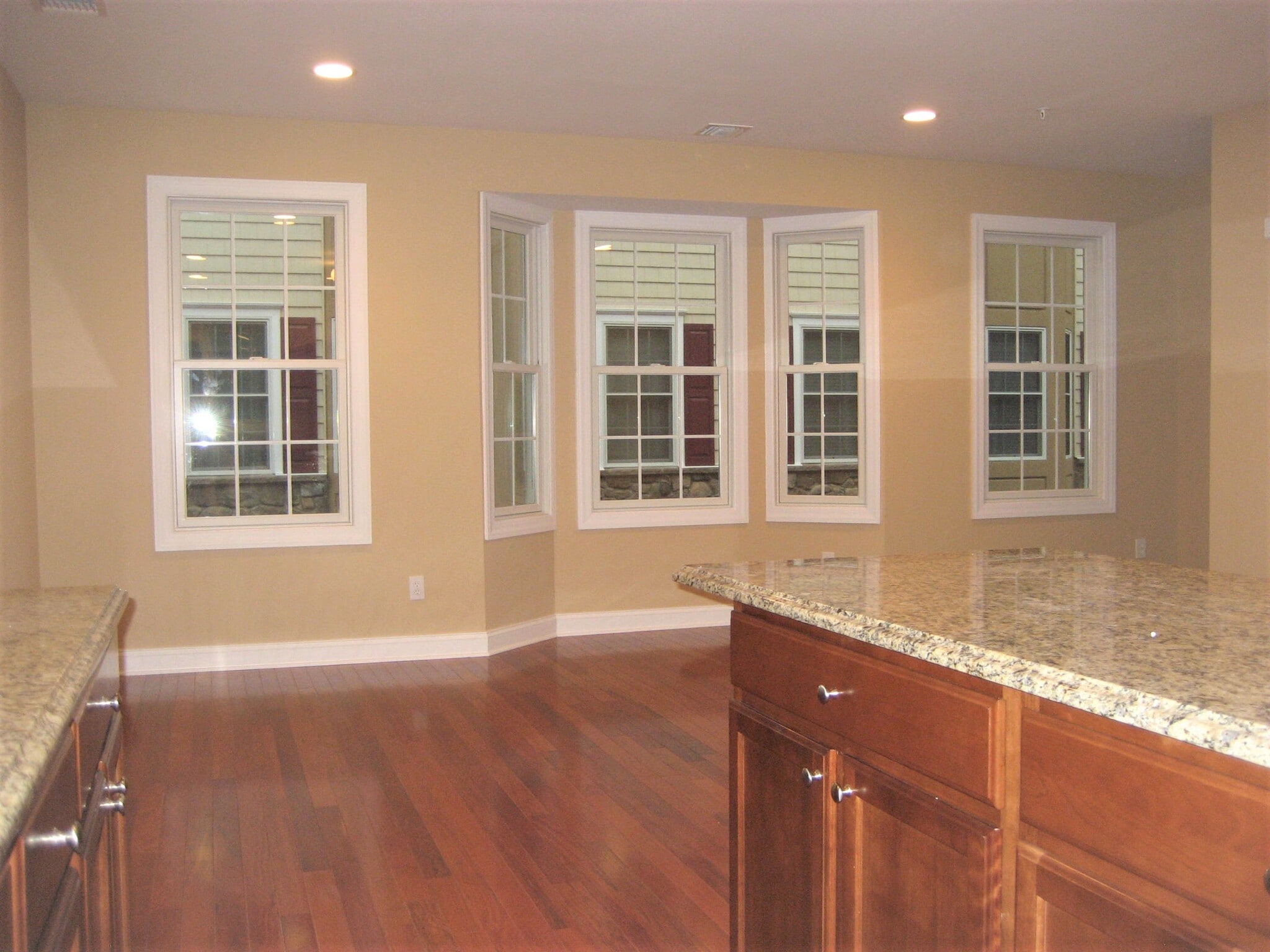 Building Photo - 330 Maple Ave