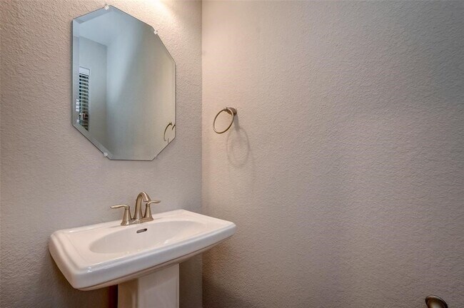 Building Photo - 4 Centennial Ridge Pl