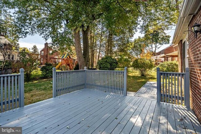 Building Photo - 33 Sterner Ave