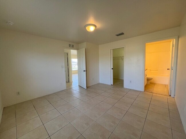 Building Photo - 4400/4402 27th Street SW