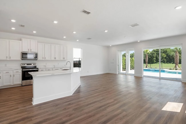 Building Photo - Luxurious Pool Home in Reunion Resort | Go...