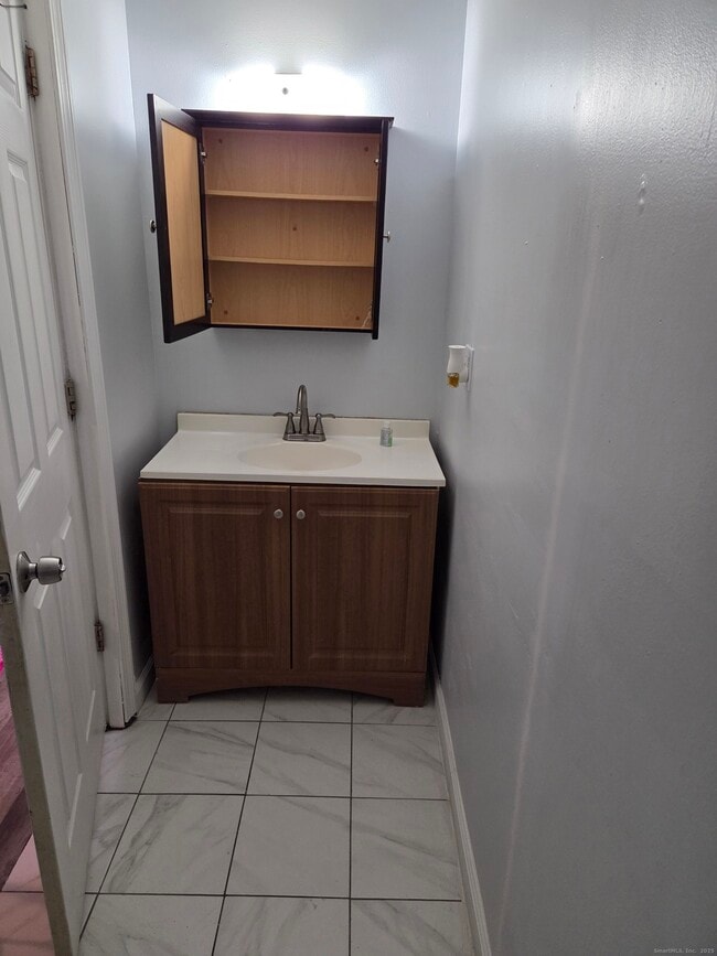 Building Photo - 133 Hillside Ave