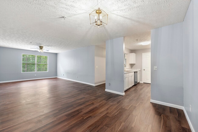 Building Photo - 3247 Fairington Dr