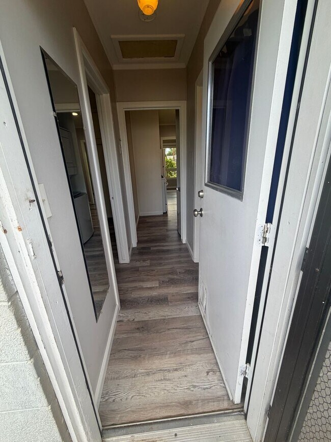 Building Photo - 5319/21 Robertson Ave