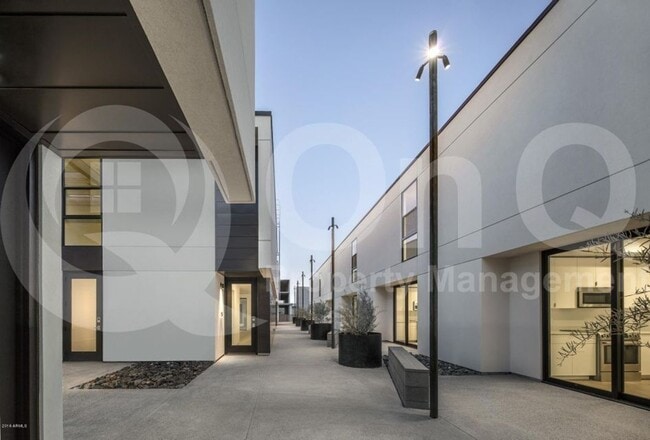Building Photo - 1717 N 1st Ave