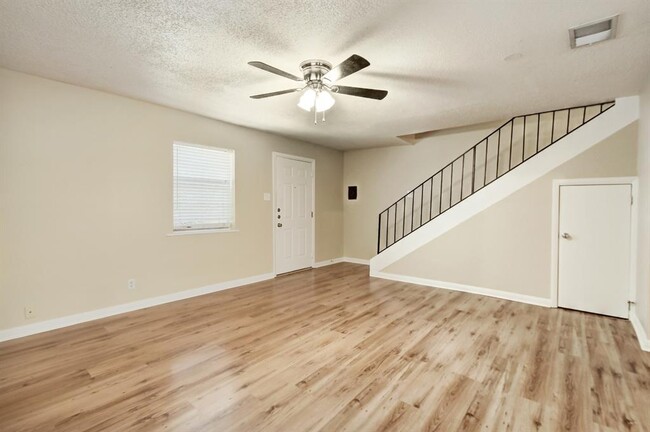 Building Photo - 1704 E M. Franklin Ave