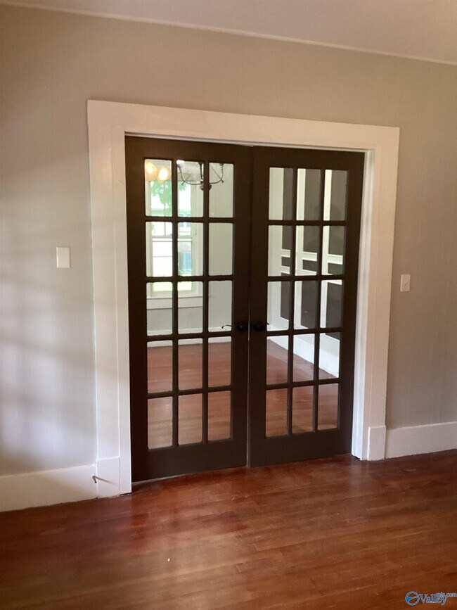 Building Photo - 2404 Whitesburg Dr