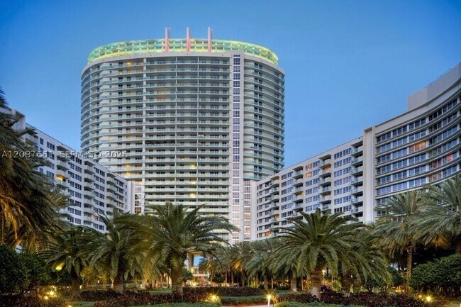 Building Photo - 1500 Bay Dr E