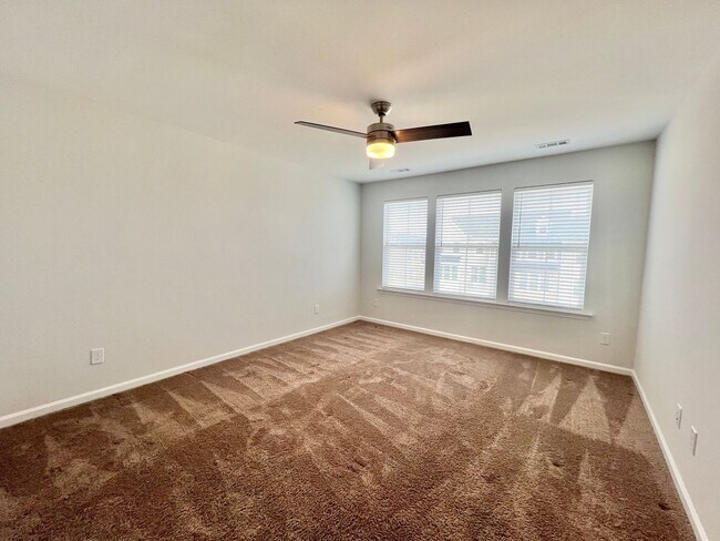 Building Photo - Stunning 4BD, 3.5BA Knightdale Townhome with a 2-Car Garage in an HOA Community