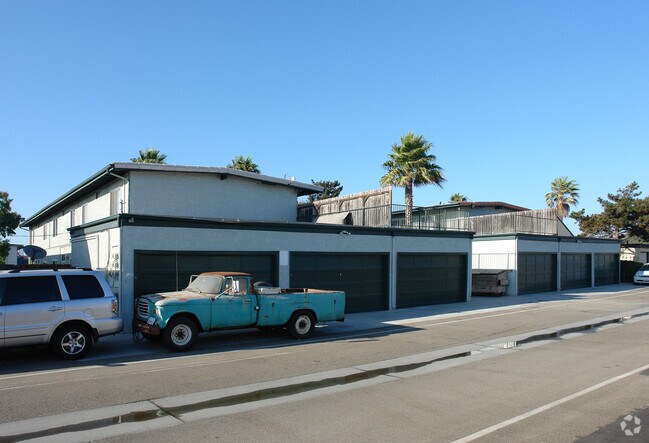Building Photo - 4910-4920 Nautilus
