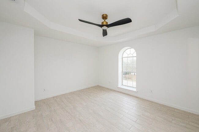 Building Photo - 1000 Ranchway Dr