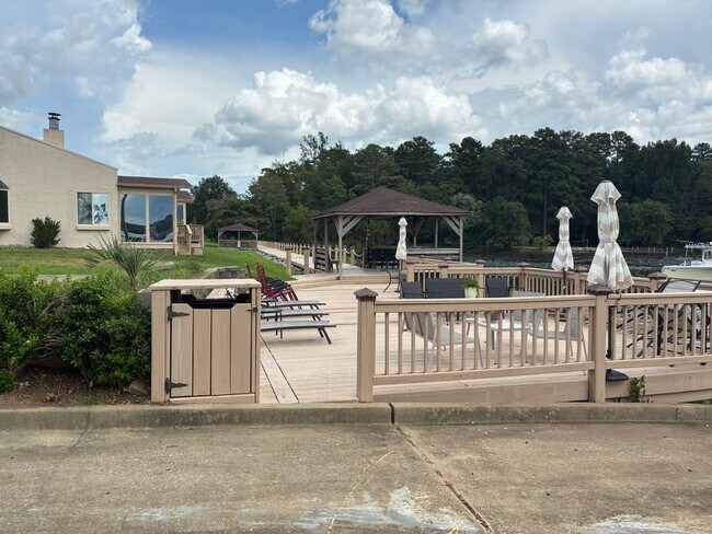 Building Photo - 40 Boardwalk Ln