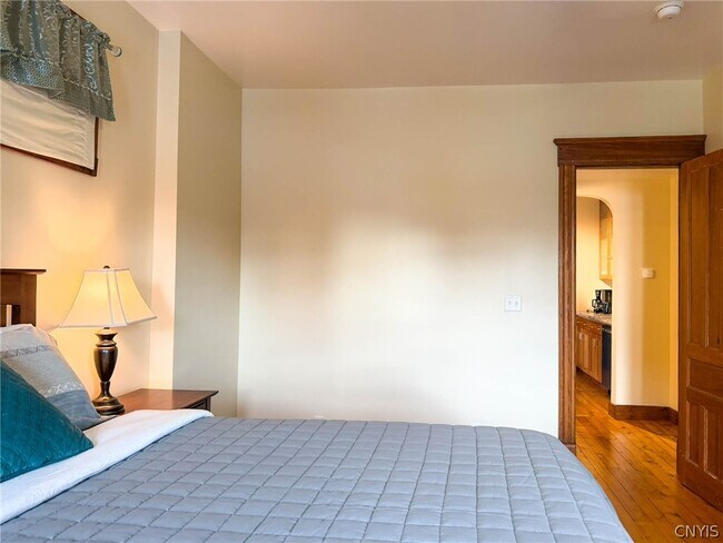 Building Photo - 1015 White Pl