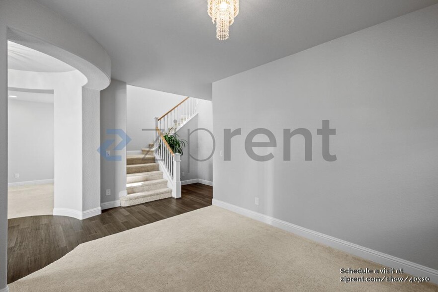 Building Photo - 2862 Safford Ave