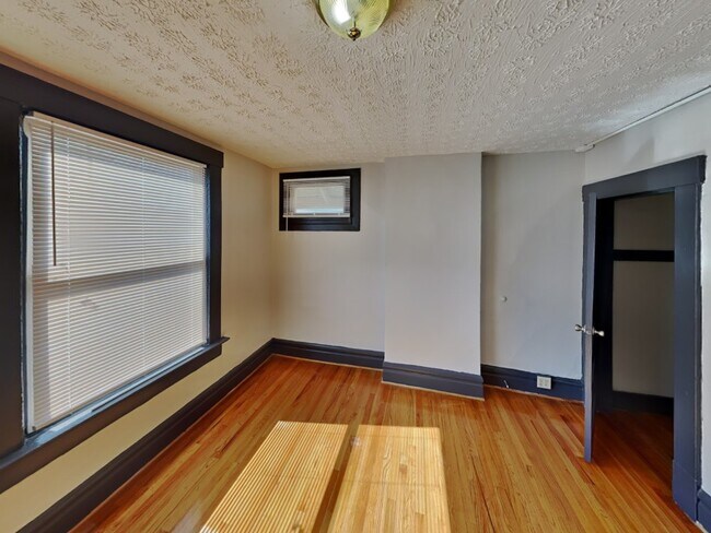 Building Photo - 286-288 E 16th Ave-288