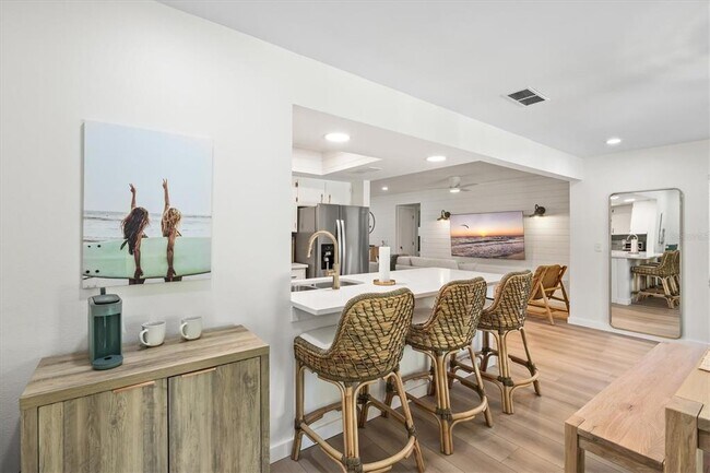 Building Photo - 2641 Hyde Park St