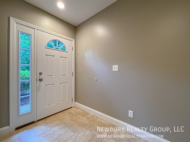 Building Photo - 147 Banksville Pl