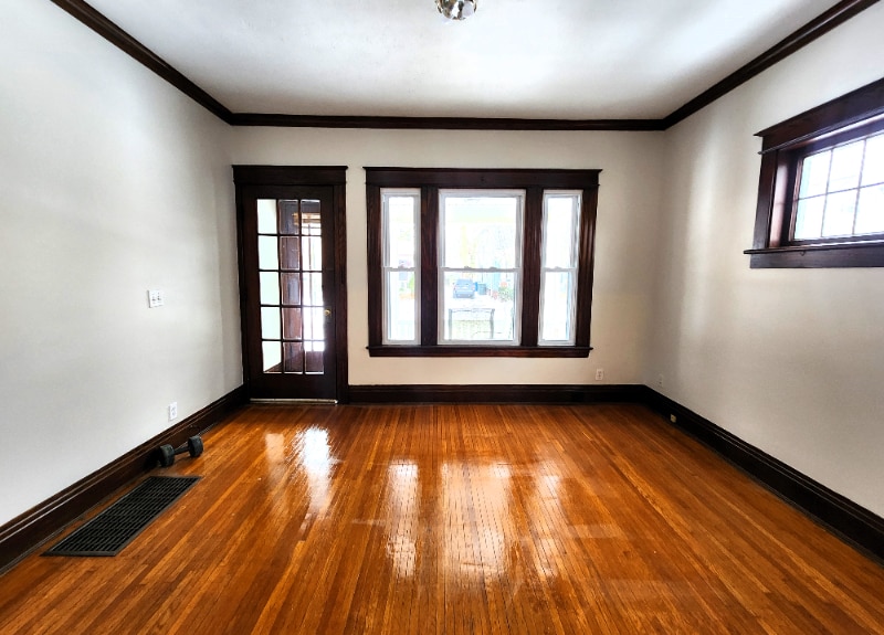 Building Photo - 674 Parsells Ave