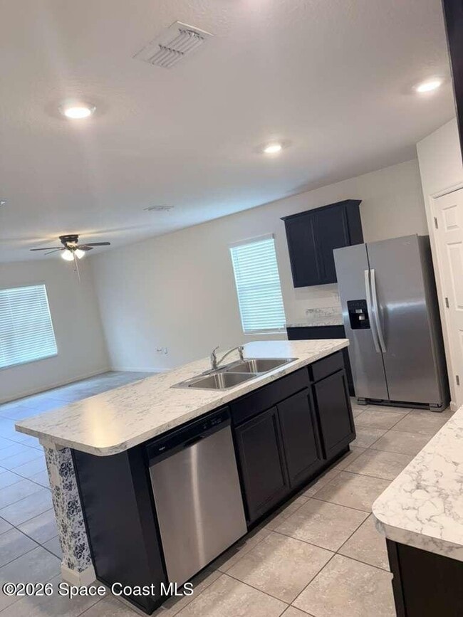 Building Photo - 609 Concha St NW