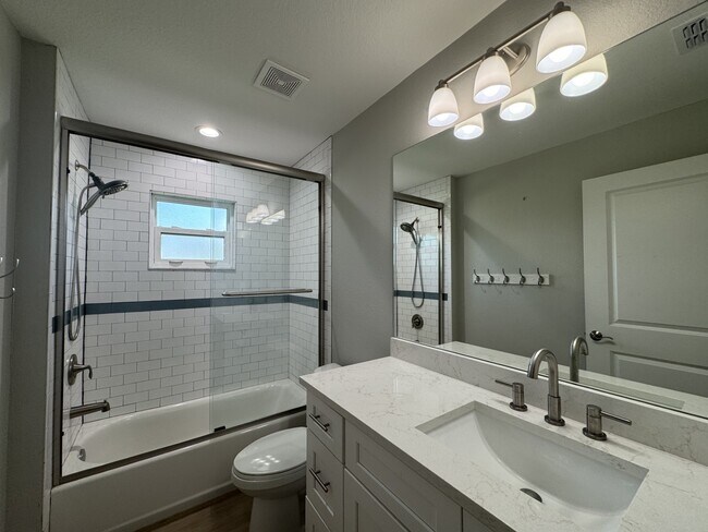 Building Photo - 4310 Zenith Rd